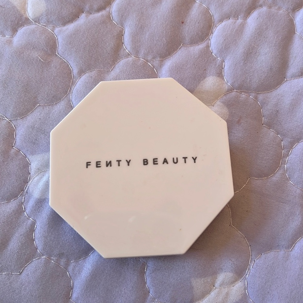 Fenty Beauty Trophy Wife Highlighter Never Used